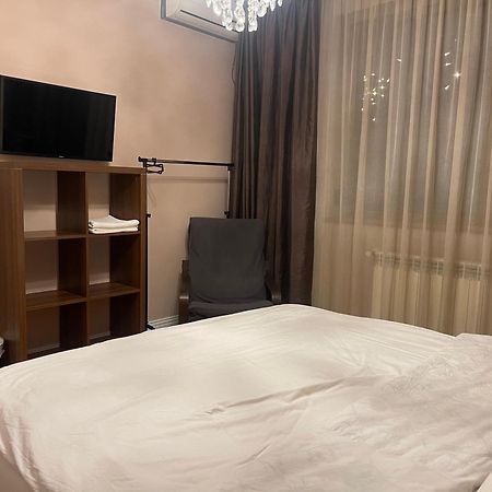 Room In A Private House - 5 Min From Therme And Airport Corbeanca Екстериор снимка